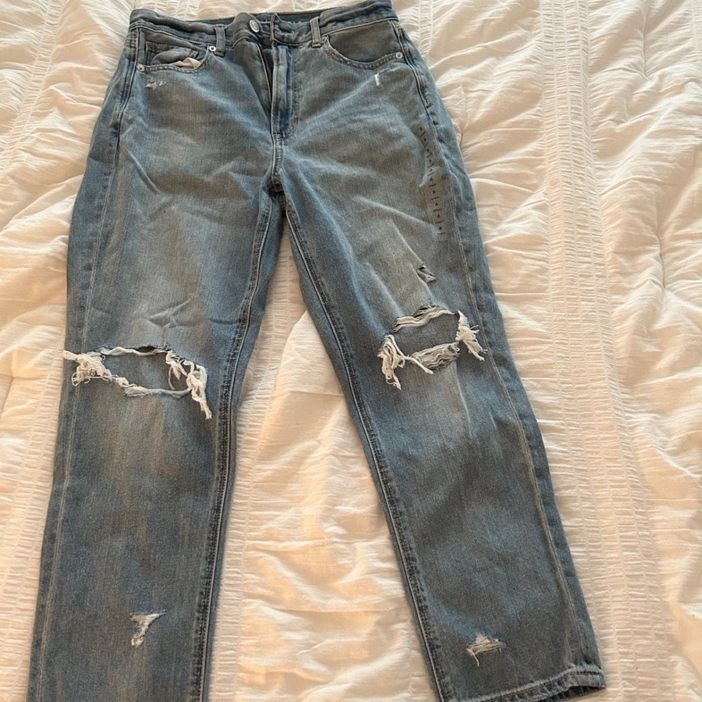 American Eagle “mom jeans” size 6 short